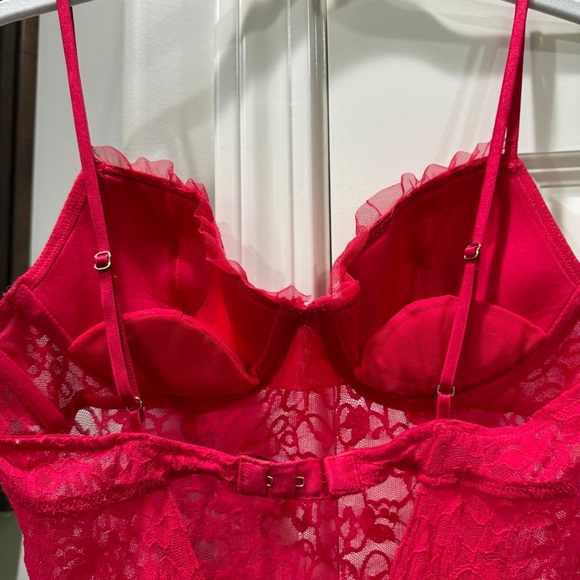VICTORIA'S SECRET THE LACIE STRETCH BRIGHT
RED LACE LINGERIE TEDDY medium - Picture 7 of 9